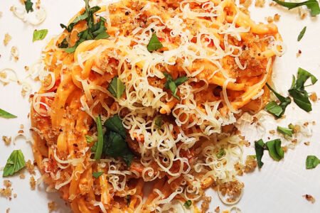 Spaghetti in Tomato Sauce (Video Recipe