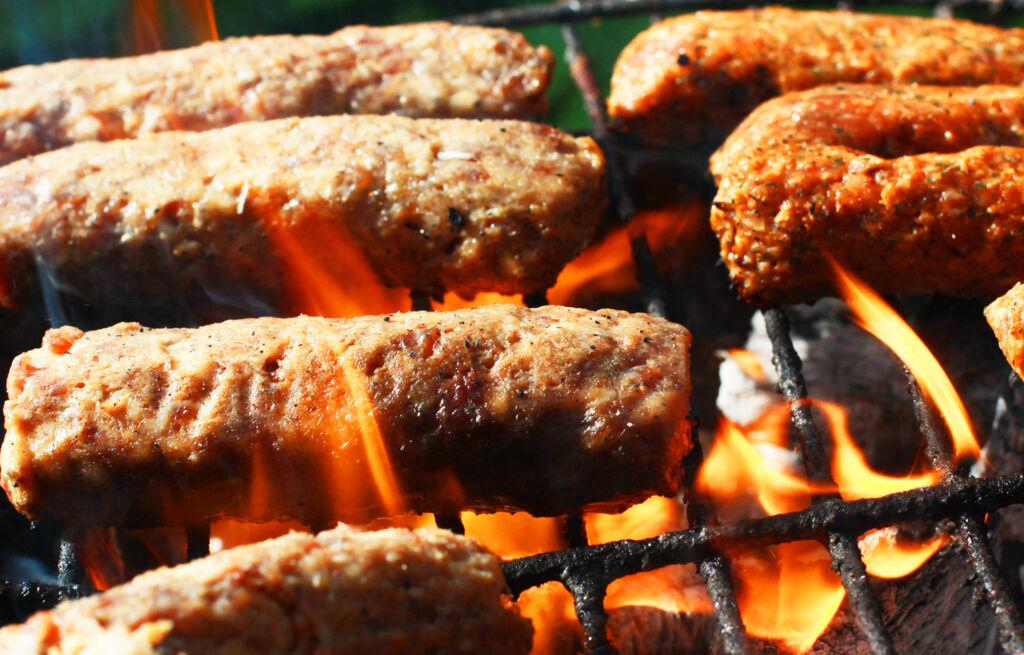 How To Make Mititei Famous Grilled Sausages (Video)
