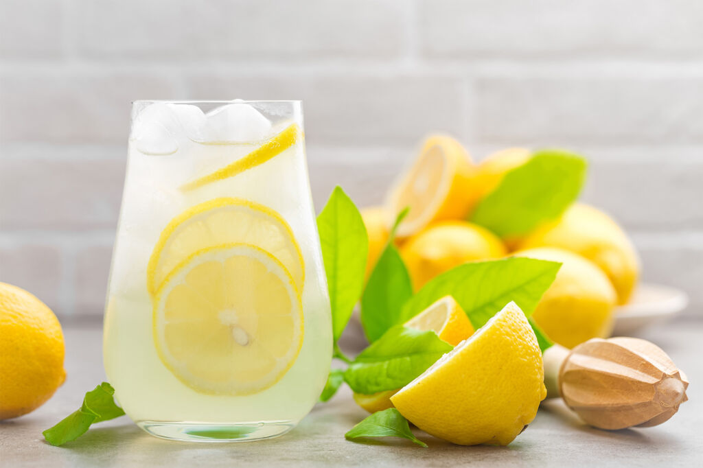 Homemade Lemonade Using Real Lemons (Video)