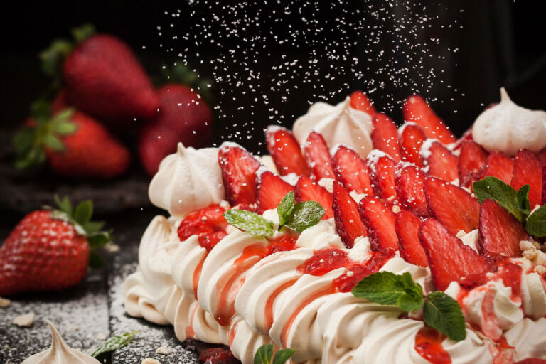 pavlova-strawberry-cake-recipe-gastroladies1
