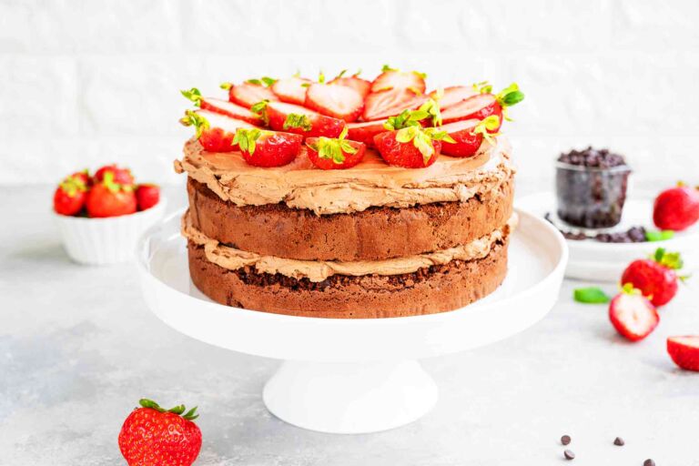 chocolate-cake-with-strawberries1